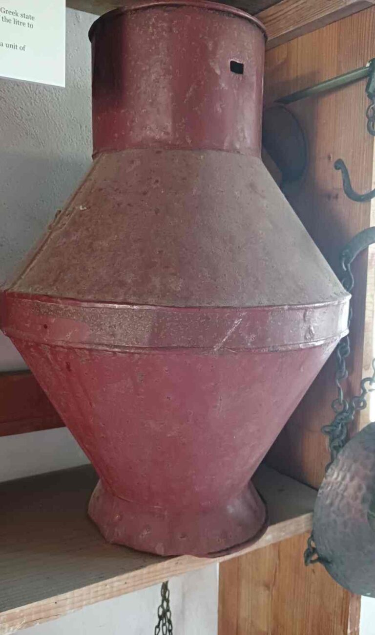 Κόκκινη κανάτα μεγάλη
